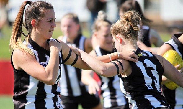 180910_molloy620.png Chloe Molloy and Jamiee Lambert warm up ahead of Collingwood's Semi-Final against Hawthorn. Photo: Shane Barrie. - Collingwood,Collingwood Magpies
